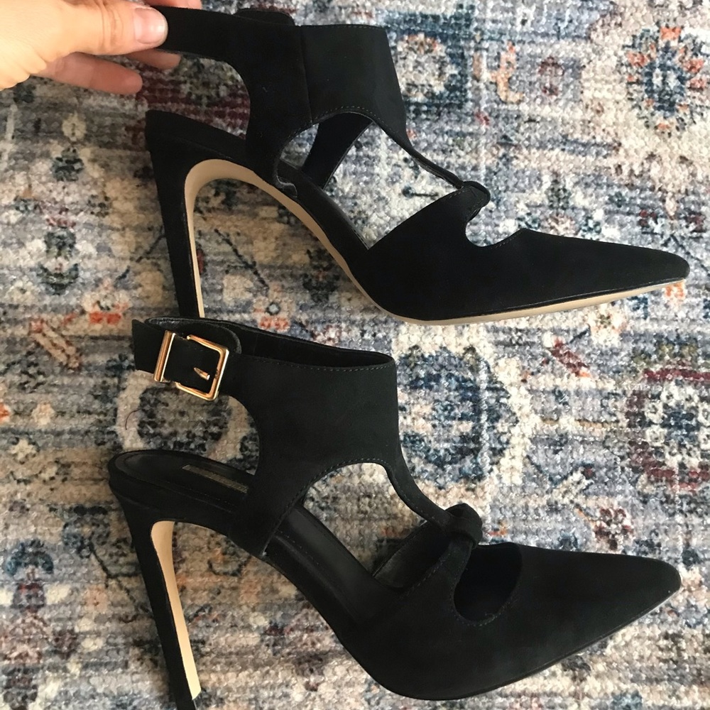 BCBG generation leather heels.